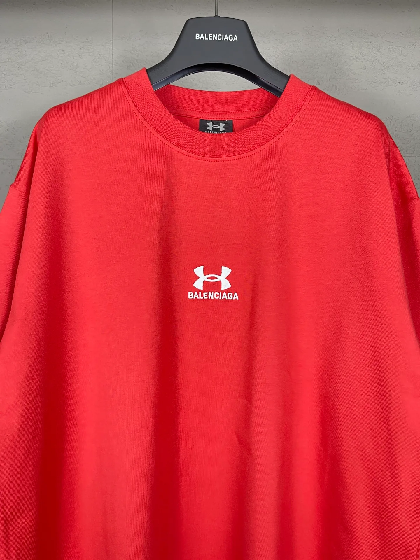 【 . Quality】BALENCI*GA/ Under Armour T # SS 24 New Arrival。 ， 。 。 ZP 。 260 ， . ， 。 。Classic LOGO ， ， ， 。 . 。 OS . Same Style ：BL 223372 ：Black，Red， Size：XS S M L
